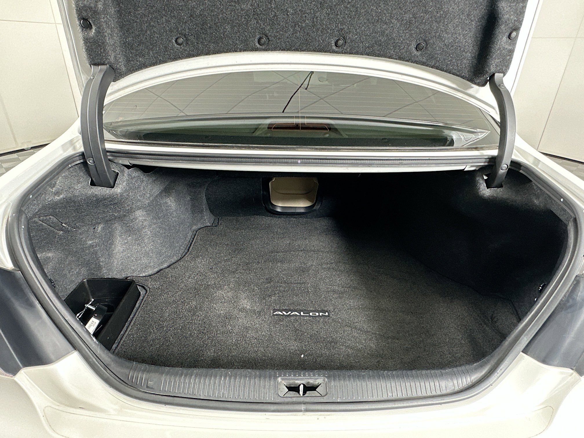 Used 2012 Toyota Avalon Limited image 29