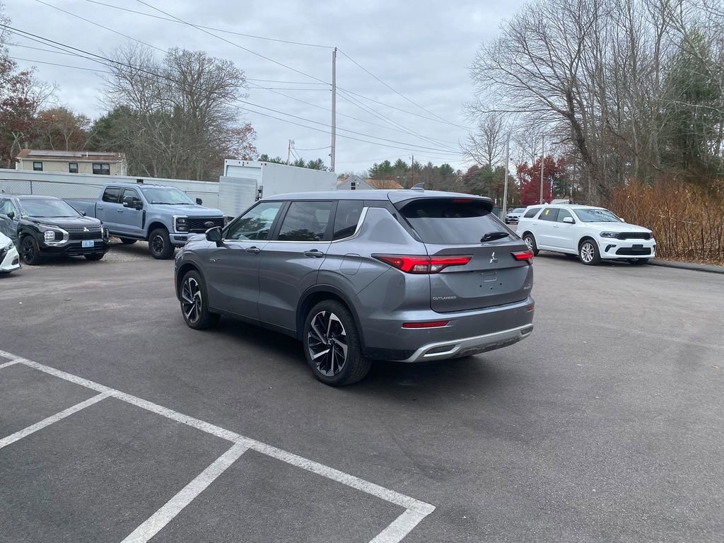 Used 2024 Mitsubishi Outlander SE image 8