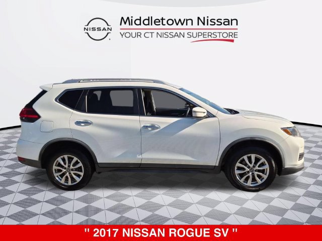 Used 2017 Nissan Rogue SV AWD/4WD image 2