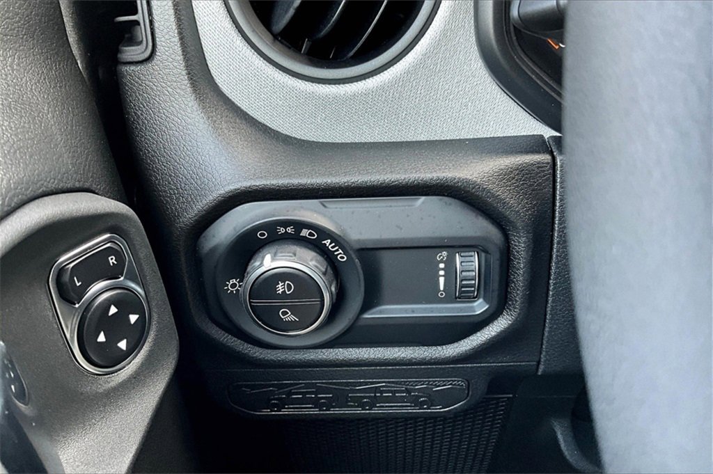 New 2025 Jeep Gladiator Sport image 34