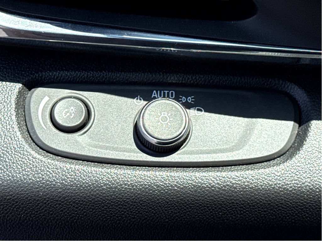 Used 2025 Buick Envista Preferred w/ Convenience I Package FWD image 12