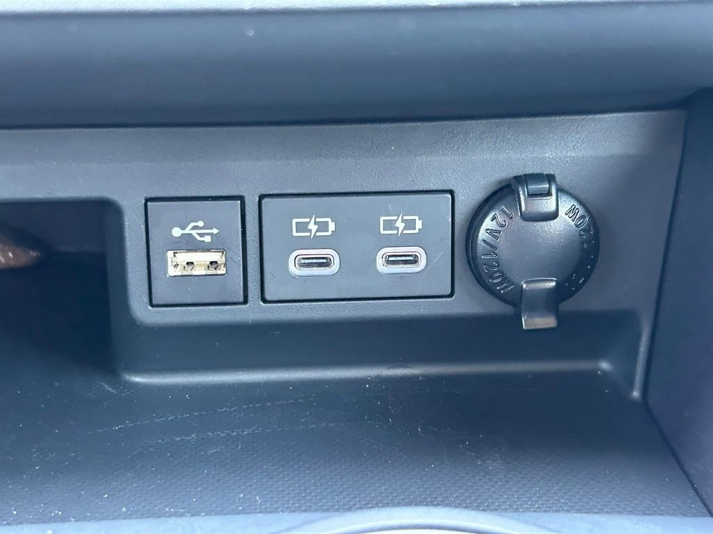 Certified 2025 Toyota Highlander XLE FWD image 32