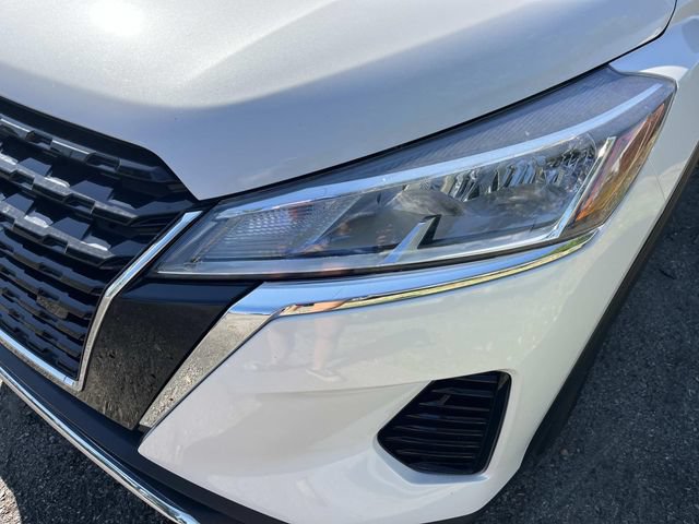 Used 2023 Nissan Kicks SV FWD image 9