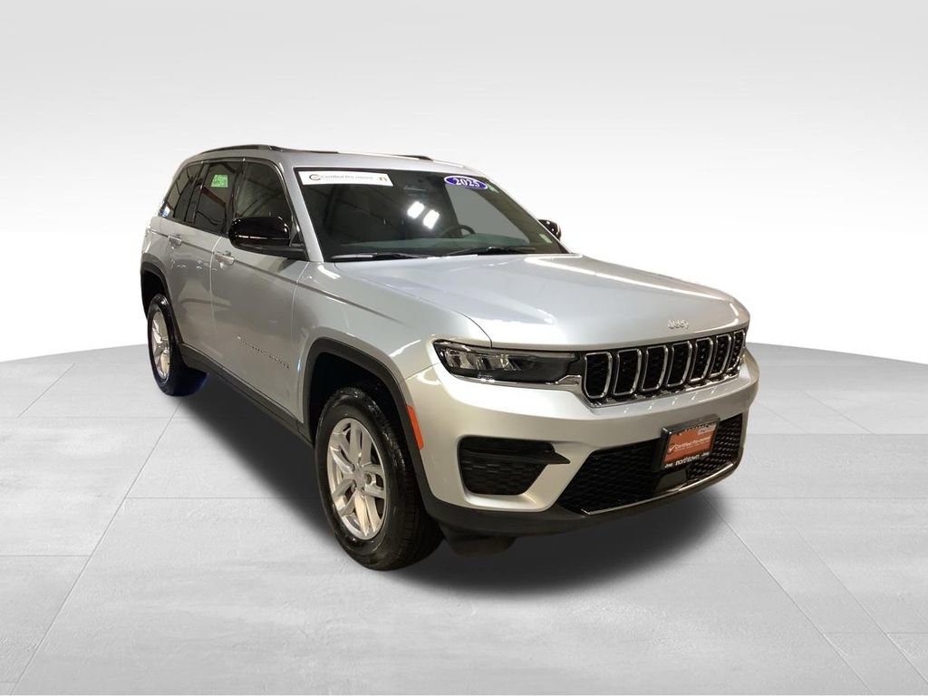 Used 2025 Jeep Grand Cherokee Laredo X w/ Luxury Tech Group I AWD/4WD image 8