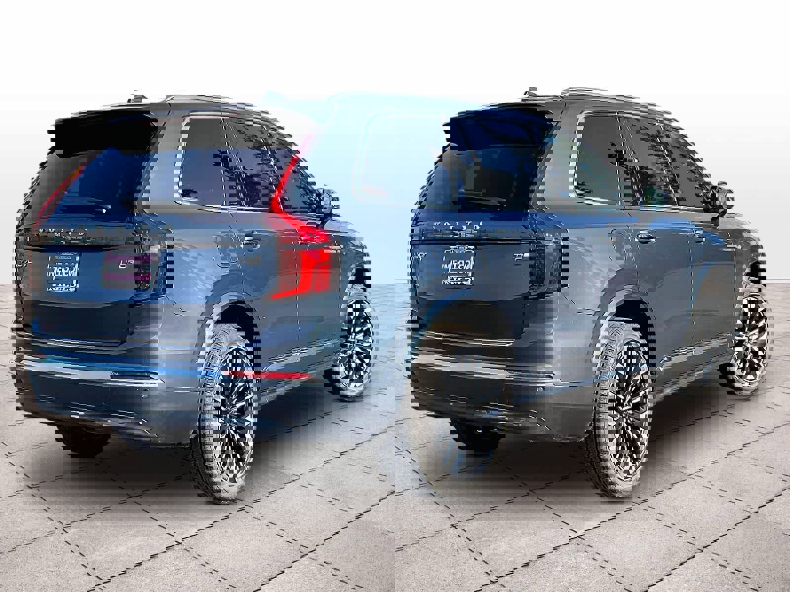 New 2026 Volvo XC90 T8 Plus w/ Protection Package image 4