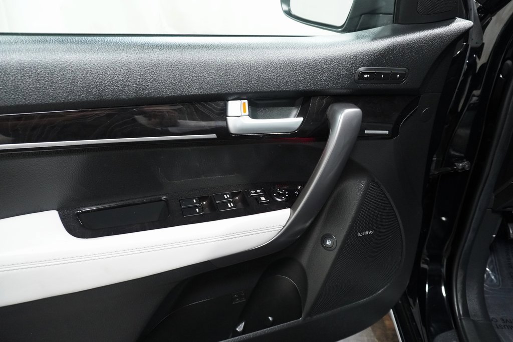 Used 2015 Kia Sorento SX image 25