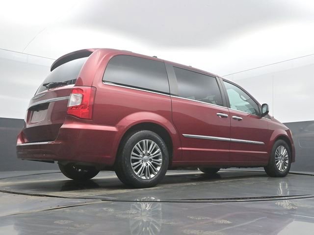 Used 2014 Chrysler Town & Country Touring-L w/ Driver Convenience Group image 51