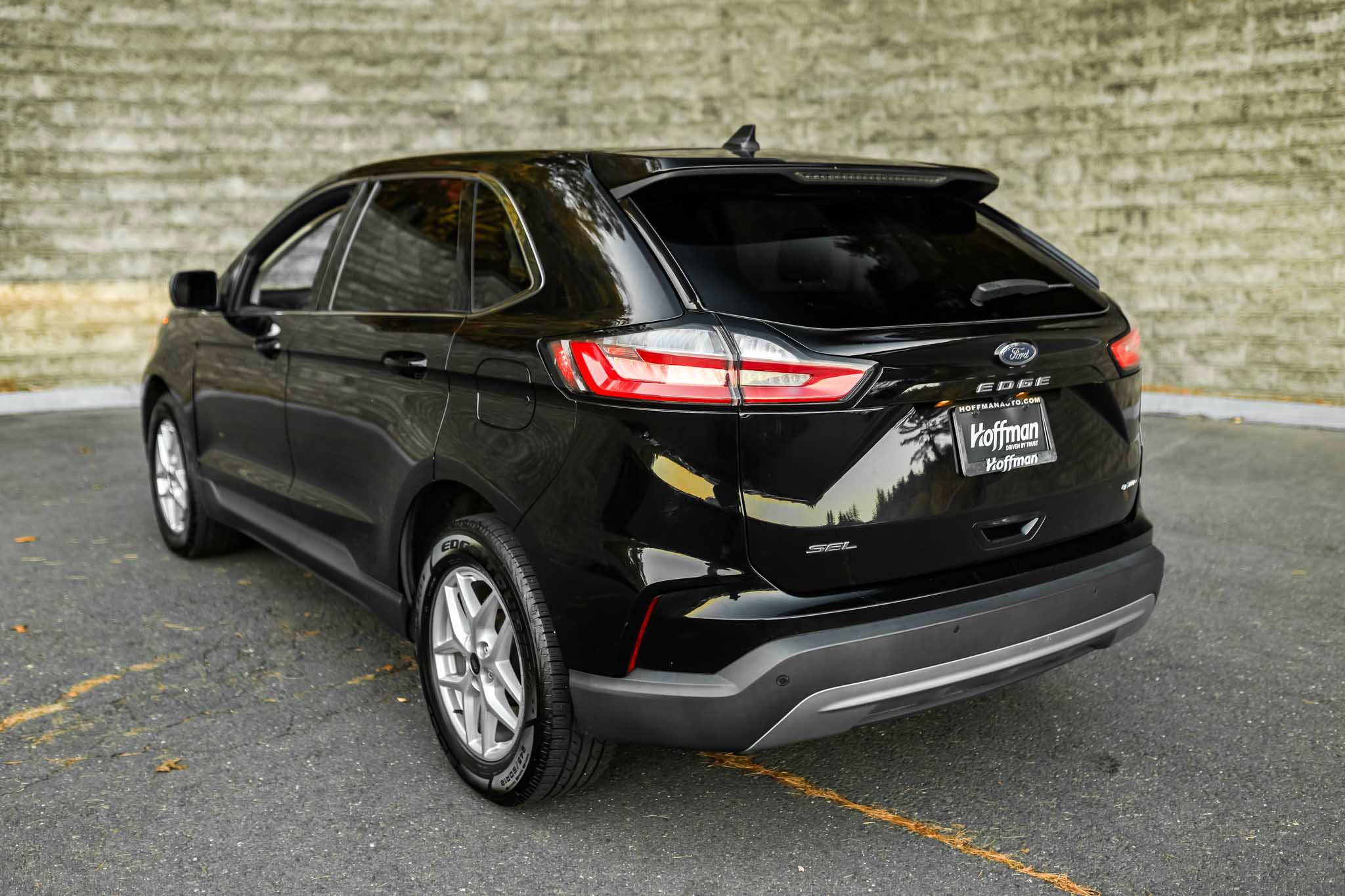 Used 2023 Ford Edge SEL image 9