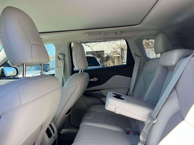 Used 2019 Jeep Cherokee Limited w/ Technology Group image 12