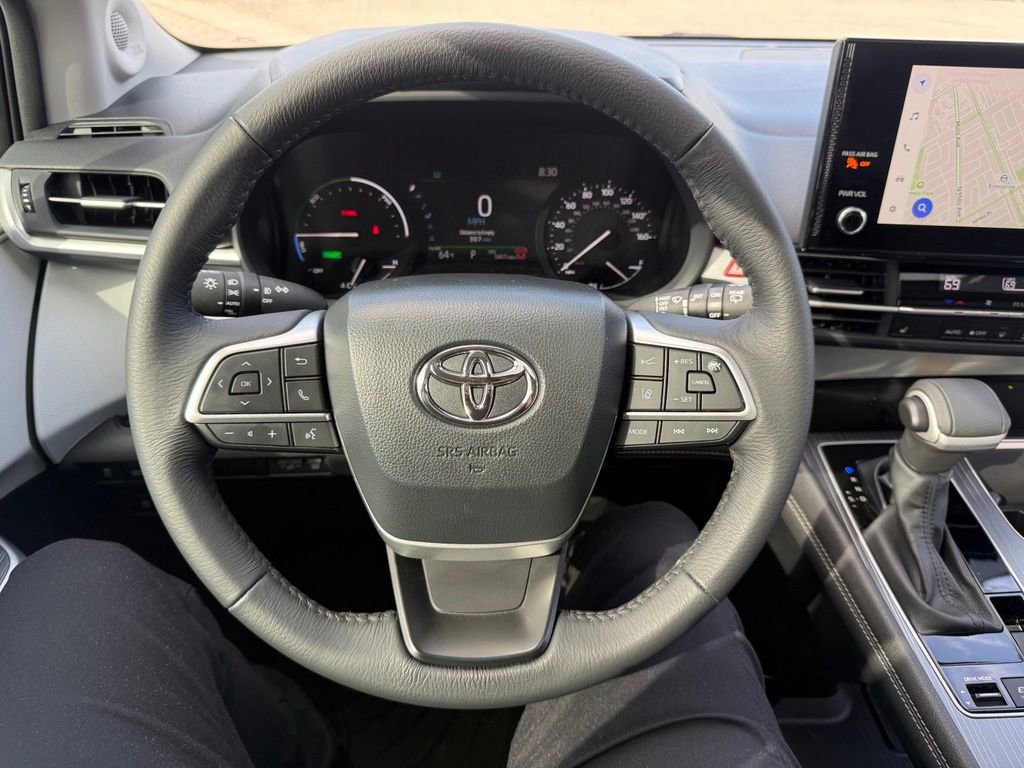 Used 2026 Toyota Sienna XLE FWD image 6