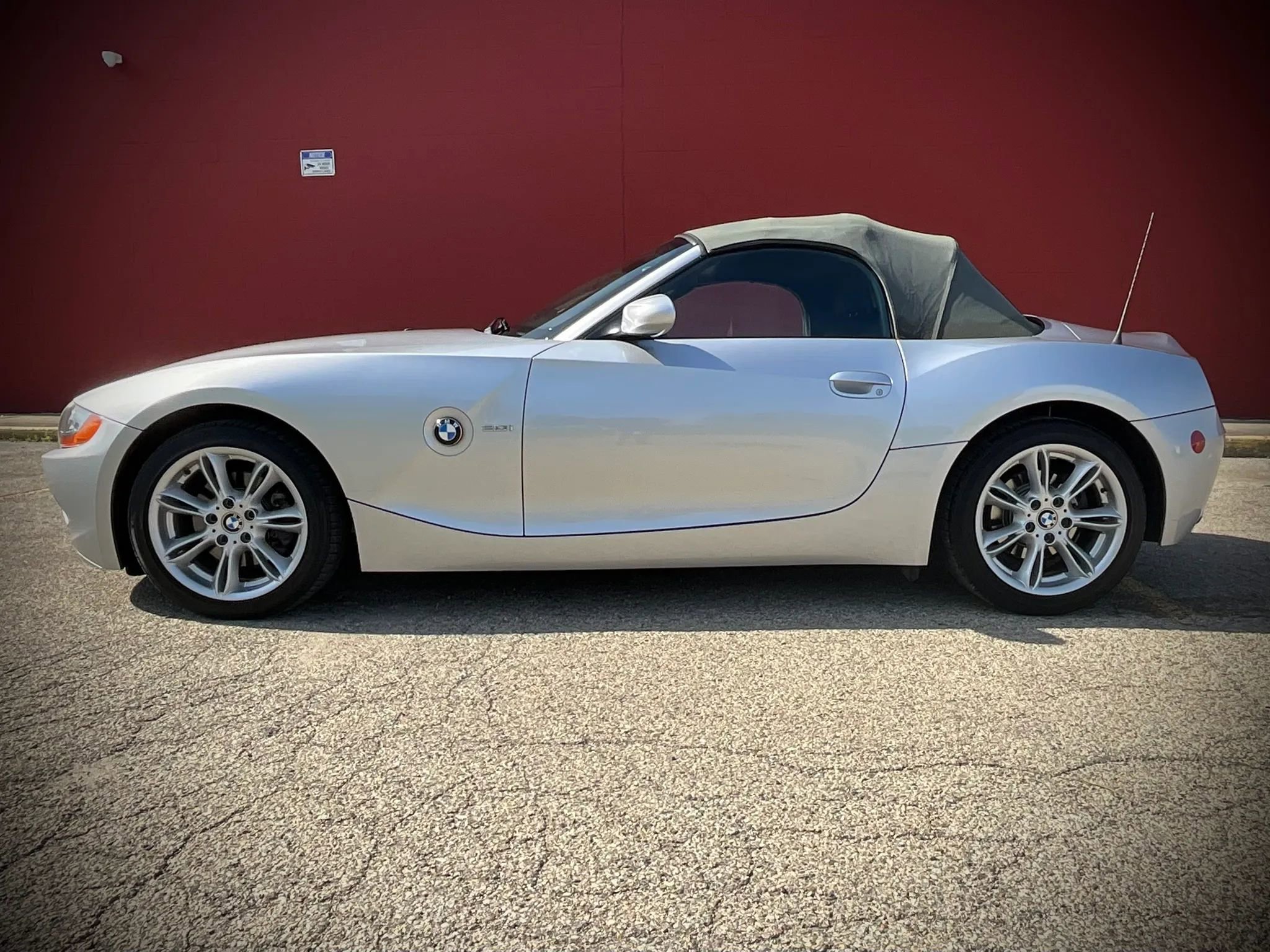 Used 2003 BMW Z4 3.0i RWD image 2