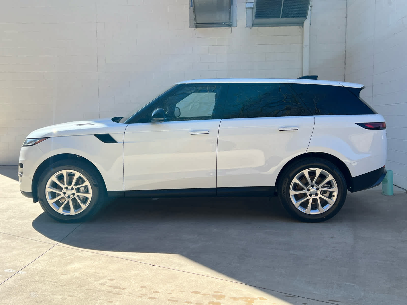 Certified 2025 Land Rover Range Rover Sport AWD/4WD image 5