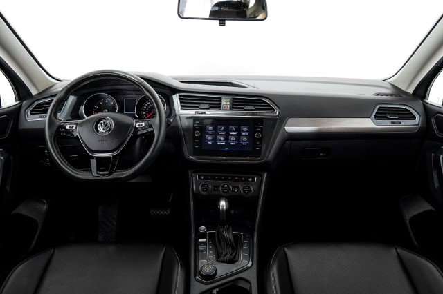 Used 2021 Volkswagen Tiguan SE R-Line image 11