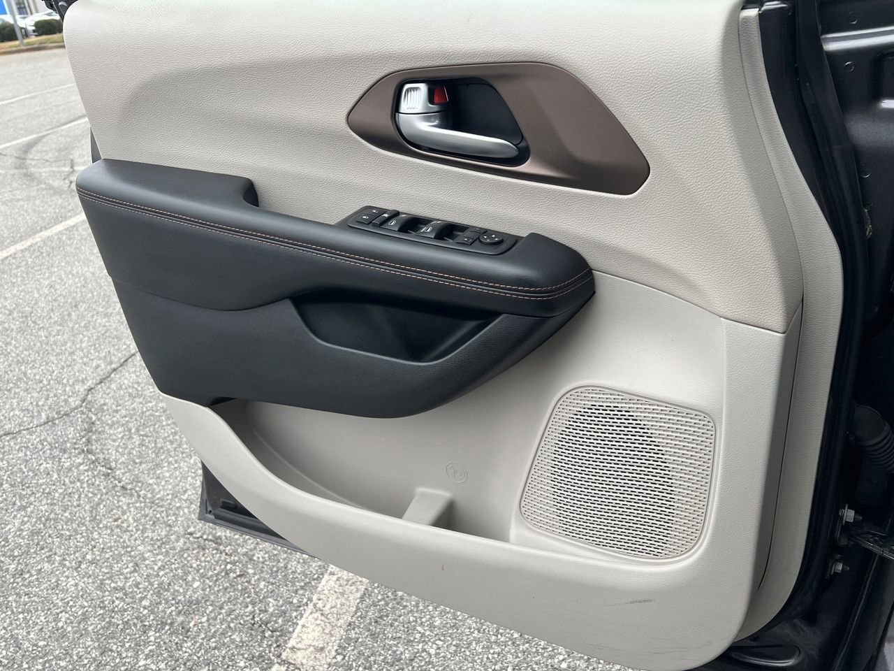 Used 2018 Chrysler Pacifica Touring Plus w/ Tire & Wheel Group image 19