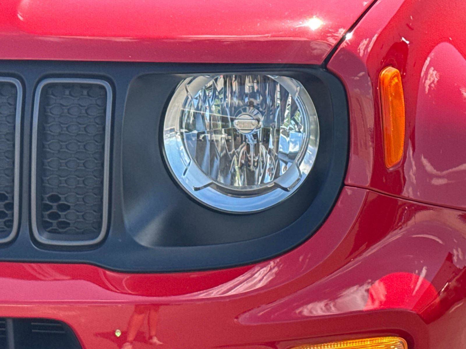 Used 2021 Jeep Renegade Latitude FWD image 10
