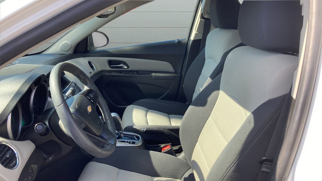Used 2016 Chevrolet Cruze LS image 10