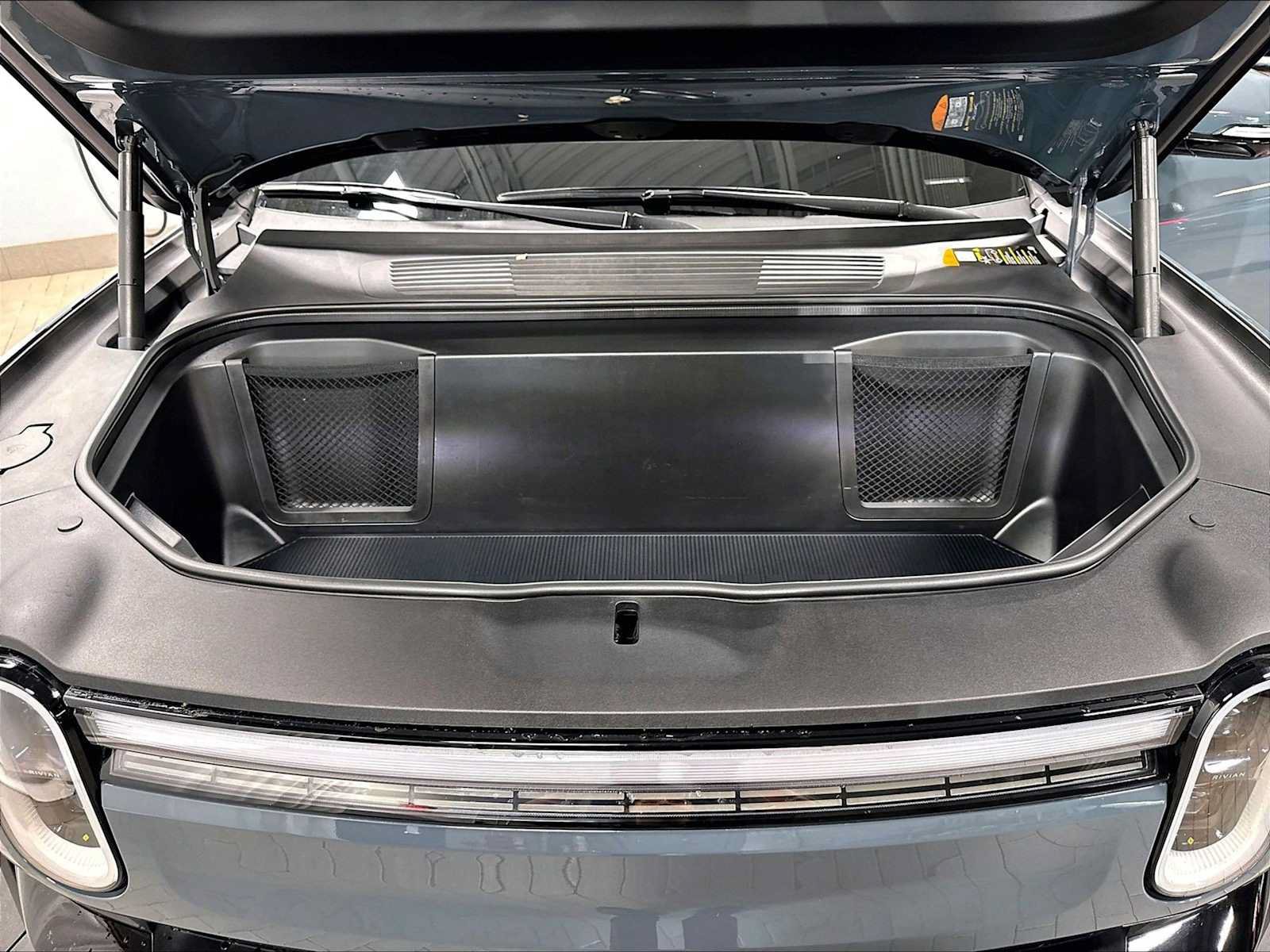 Used 2025 Rivian R1S Premium AWD/4WD image 36