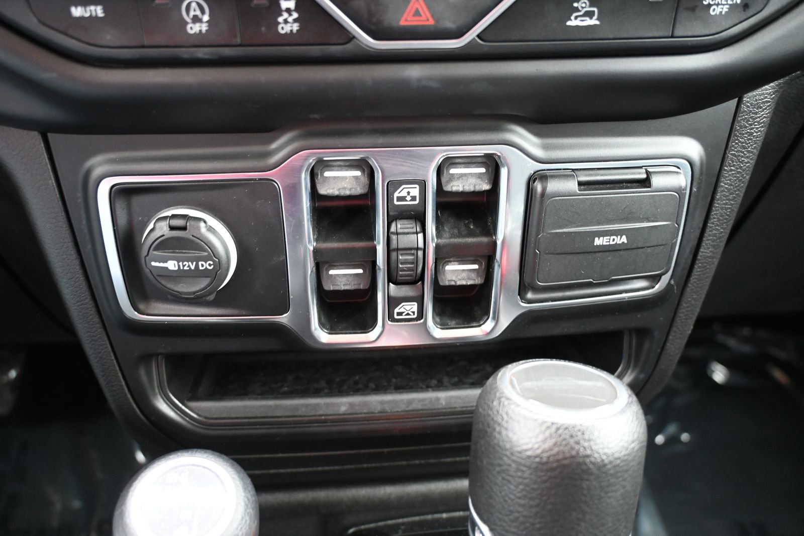 Used 2023 Jeep Gladiator Overland image 15