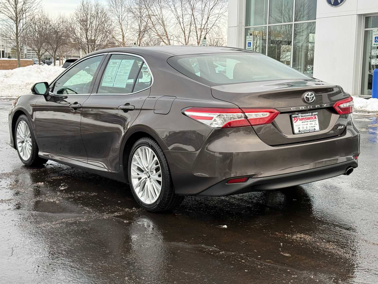 Used 2018 Toyota Camry XLE image 6