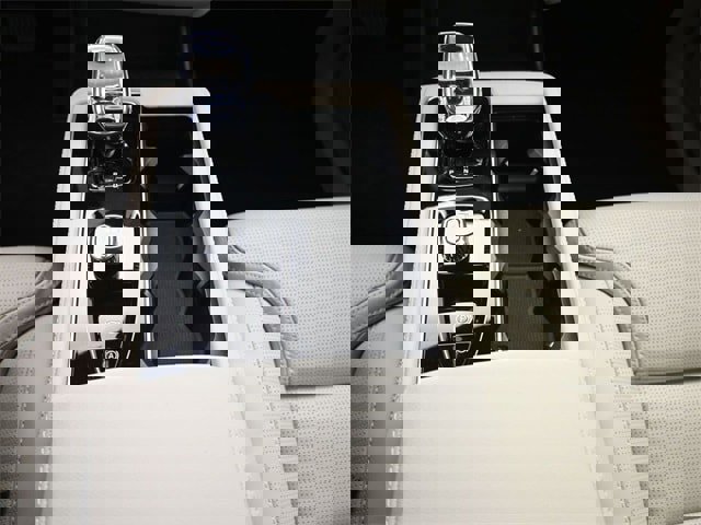 New 2025 Volvo XC90 B6 Ultra image 13