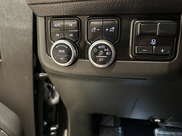Used 2022 GMC Yukon Denali w/ Denali Premium Package AWD/4WD image 19