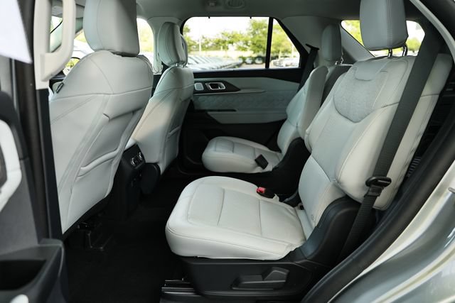Used 2025 Ford Explorer Platinum w/ Ultimate Package AWD/4WD image 25