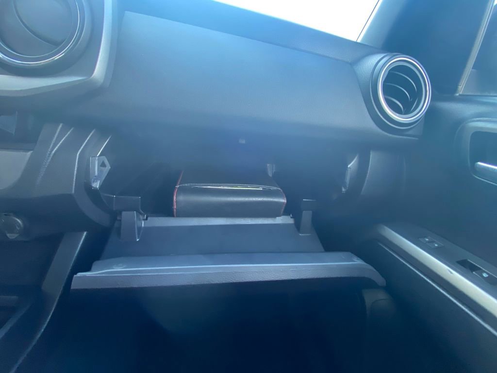 Used 2017 Toyota Tacoma TRD Sport w/ Tow Package (A/T) image 25