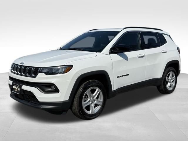 Used 2023 Jeep Compass Latitude w/ Sun and Sound Group image 3