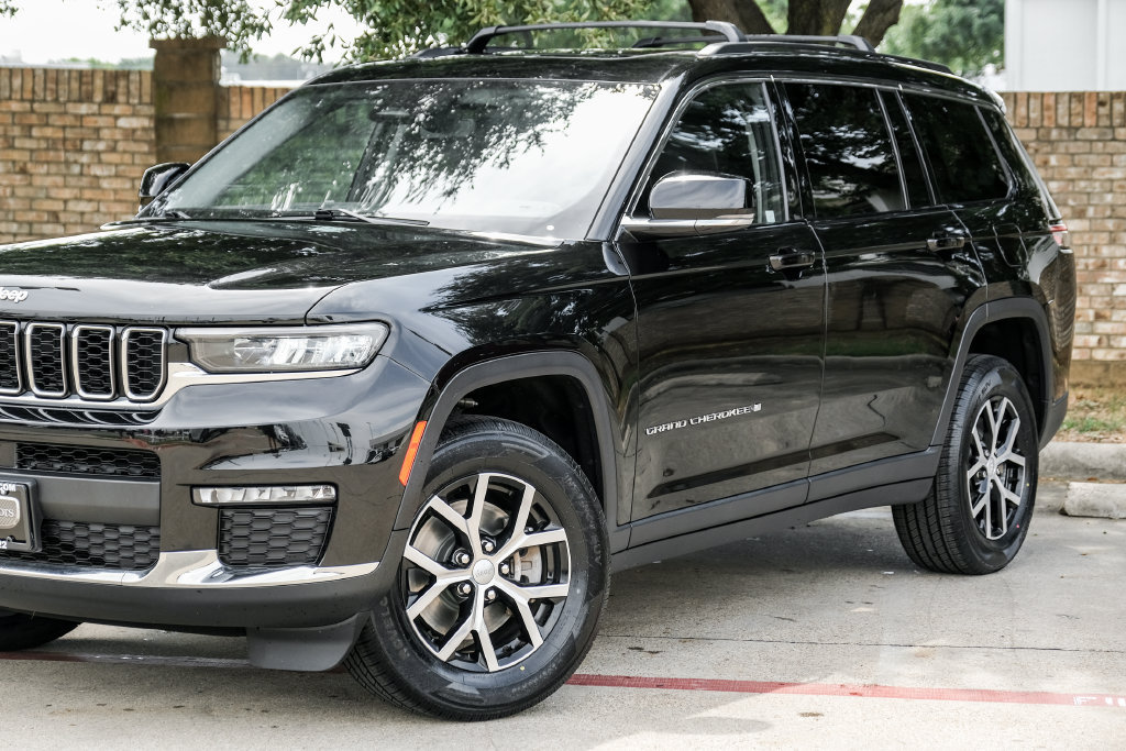 Used 2023 Jeep Grand Cherokee L Limited AWD/4WD image 14