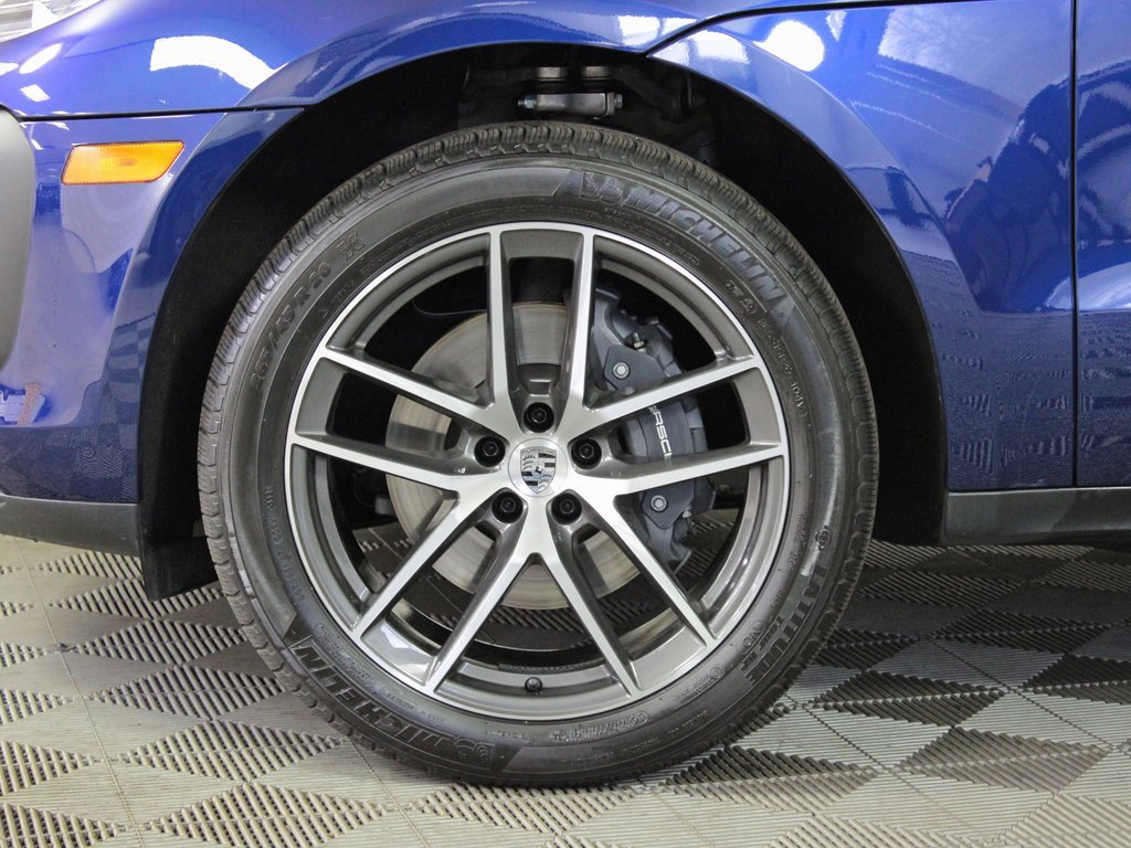 Used 2025 Porsche Macan image 40