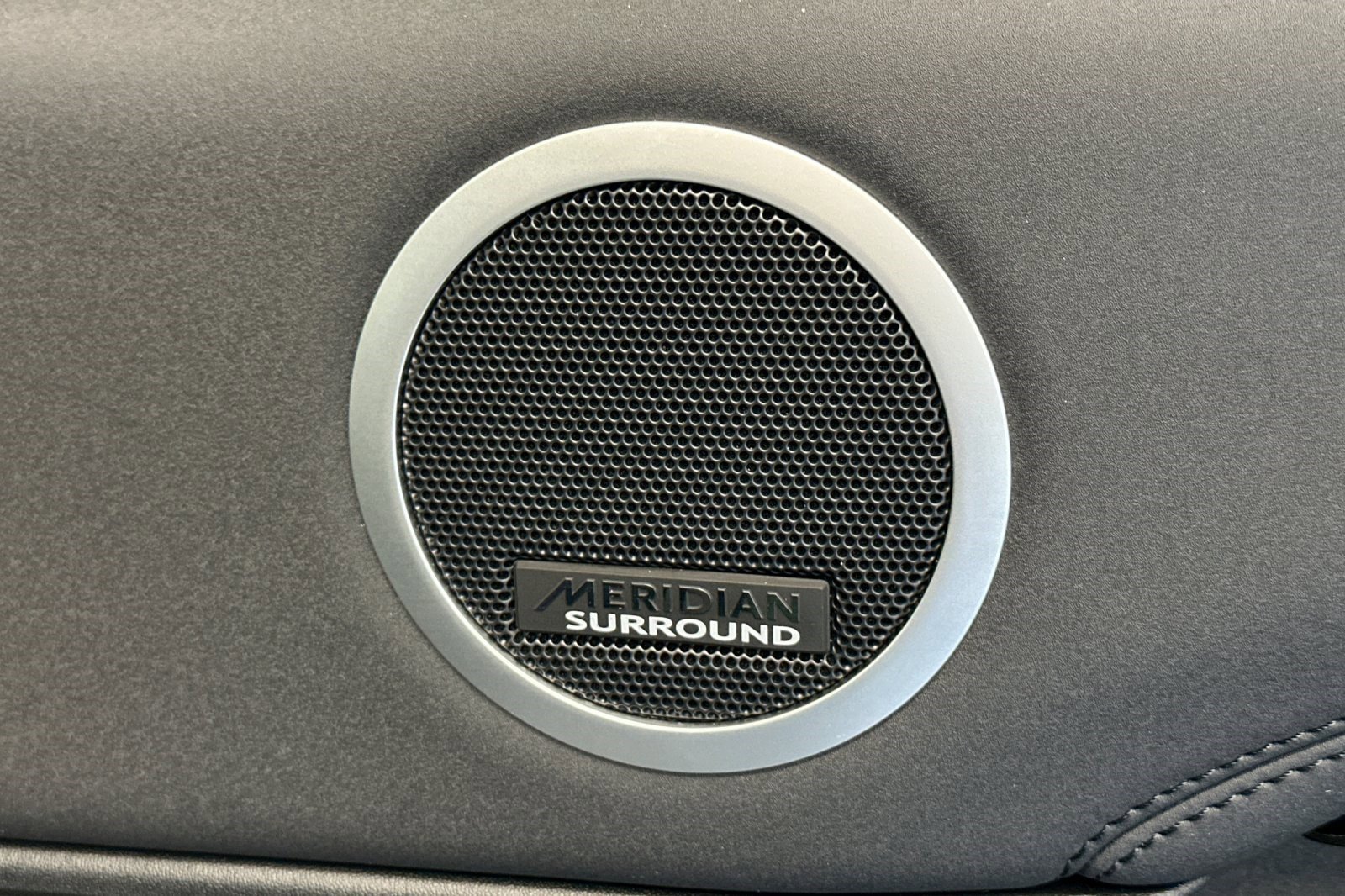 Certified 2025 Land Rover Discovery S image 16