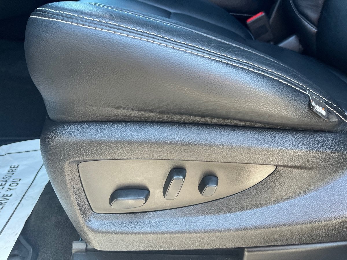 Used 2018 Chevrolet Silverado 1500 LT w/ All Star Edition AWD/4WD image 26