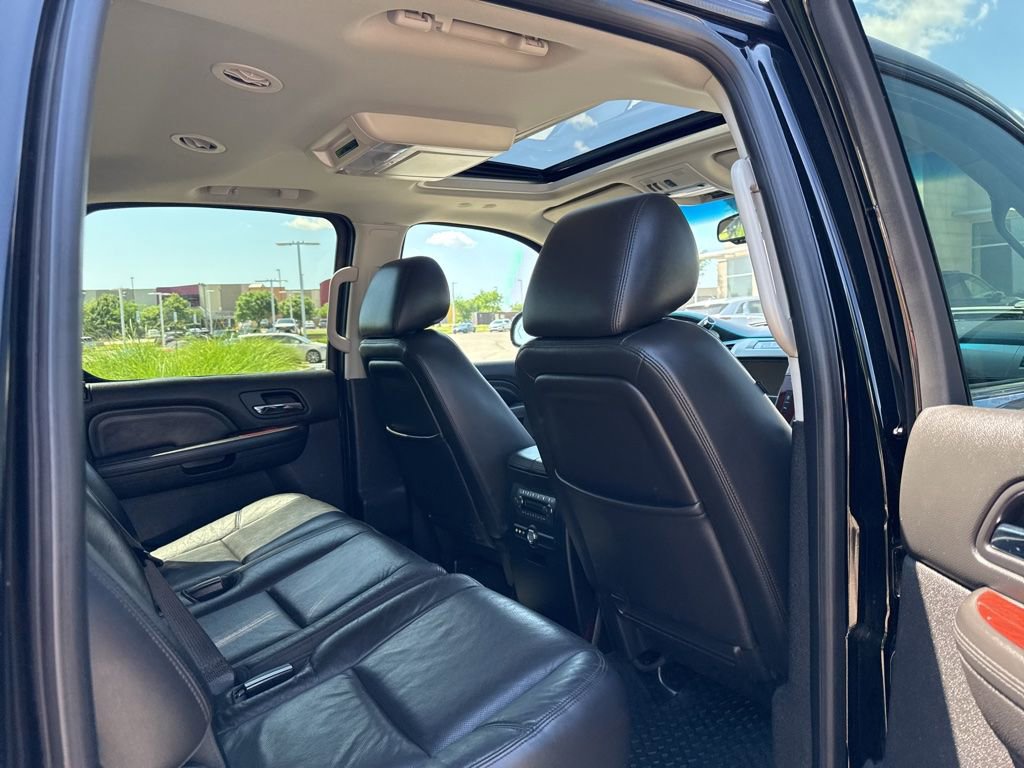 Used 2012 Cadillac Escalade ESV Luxury AWD/4WD image 7