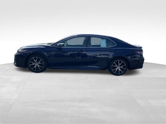 Used 2022 Toyota Camry SE w/ Audio Upgrade Package FWD image 4