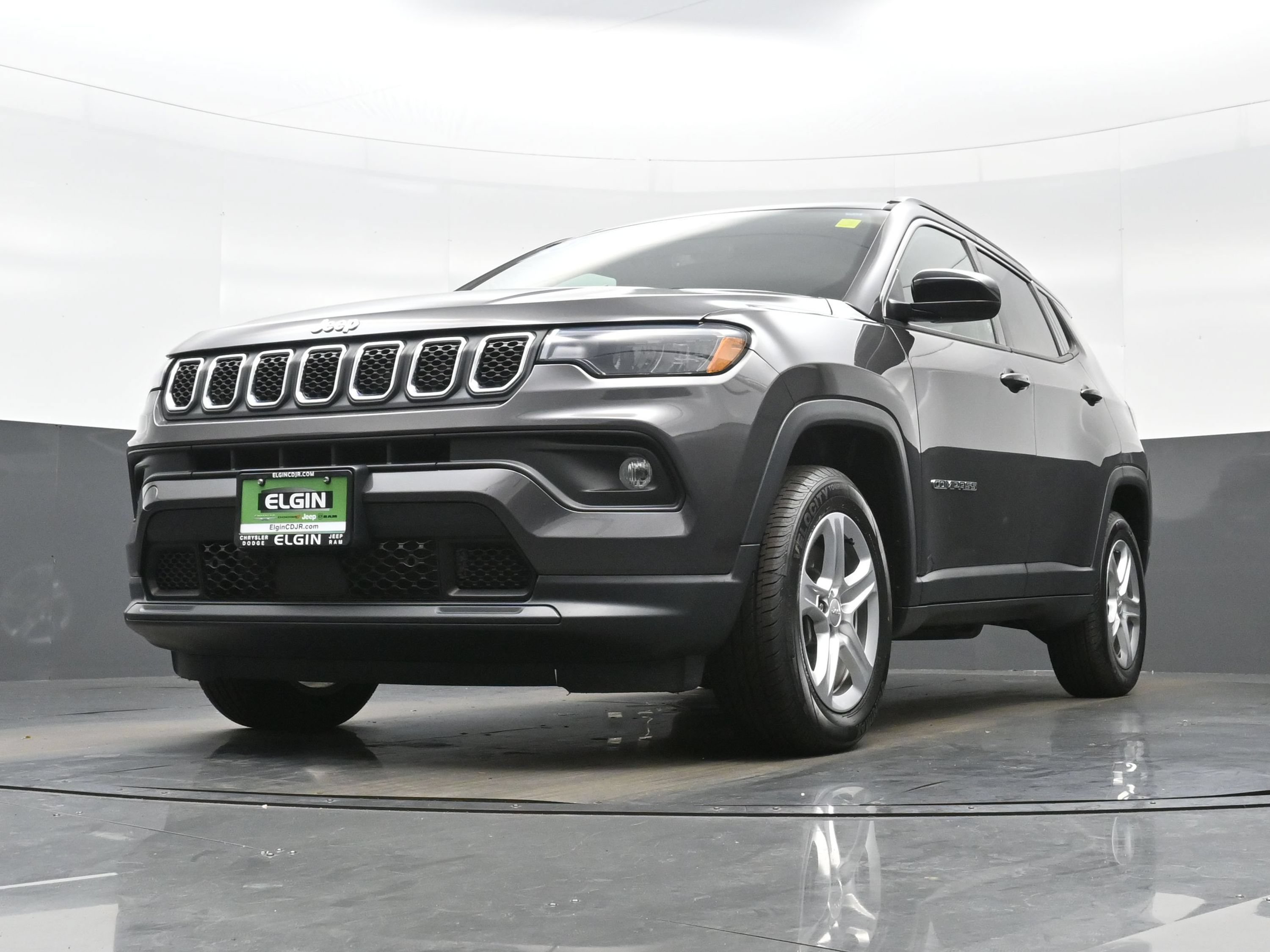Used 2023 Jeep Compass Latitude w/ Convenience Group AWD/4WD image 29