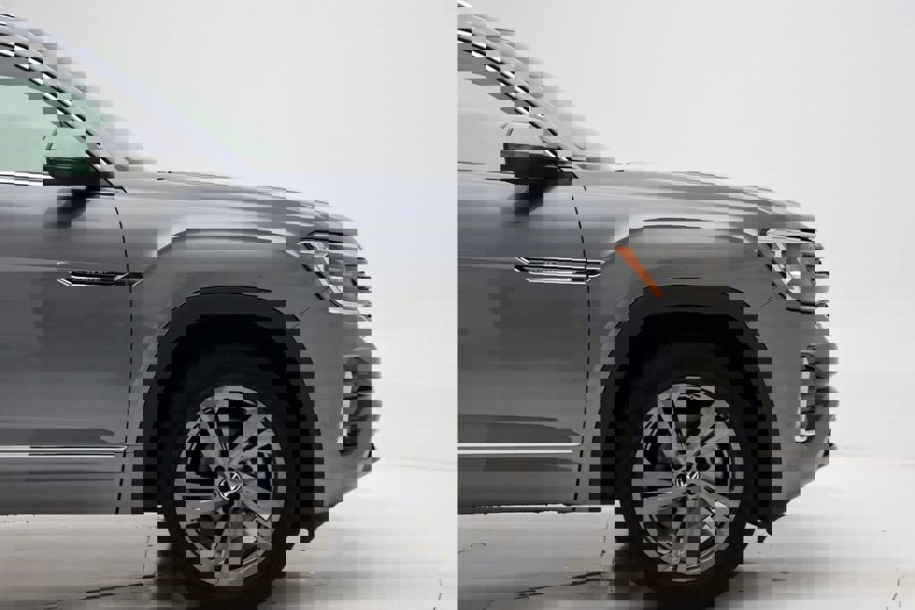 Used 2024 Volkswagen Atlas Cross Sport SEL R-Line image 4