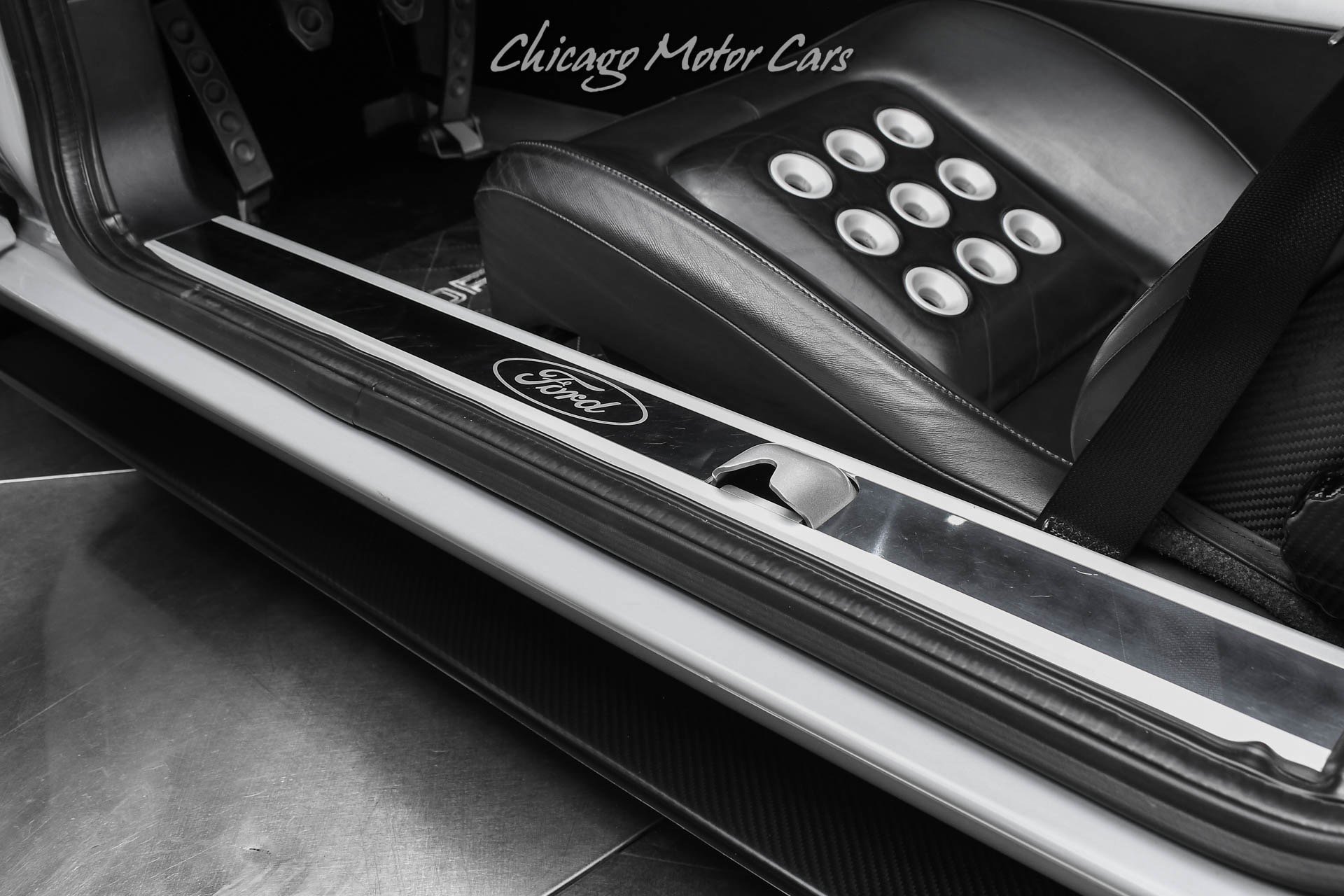 Used 2005 Ford GT RWD image 24