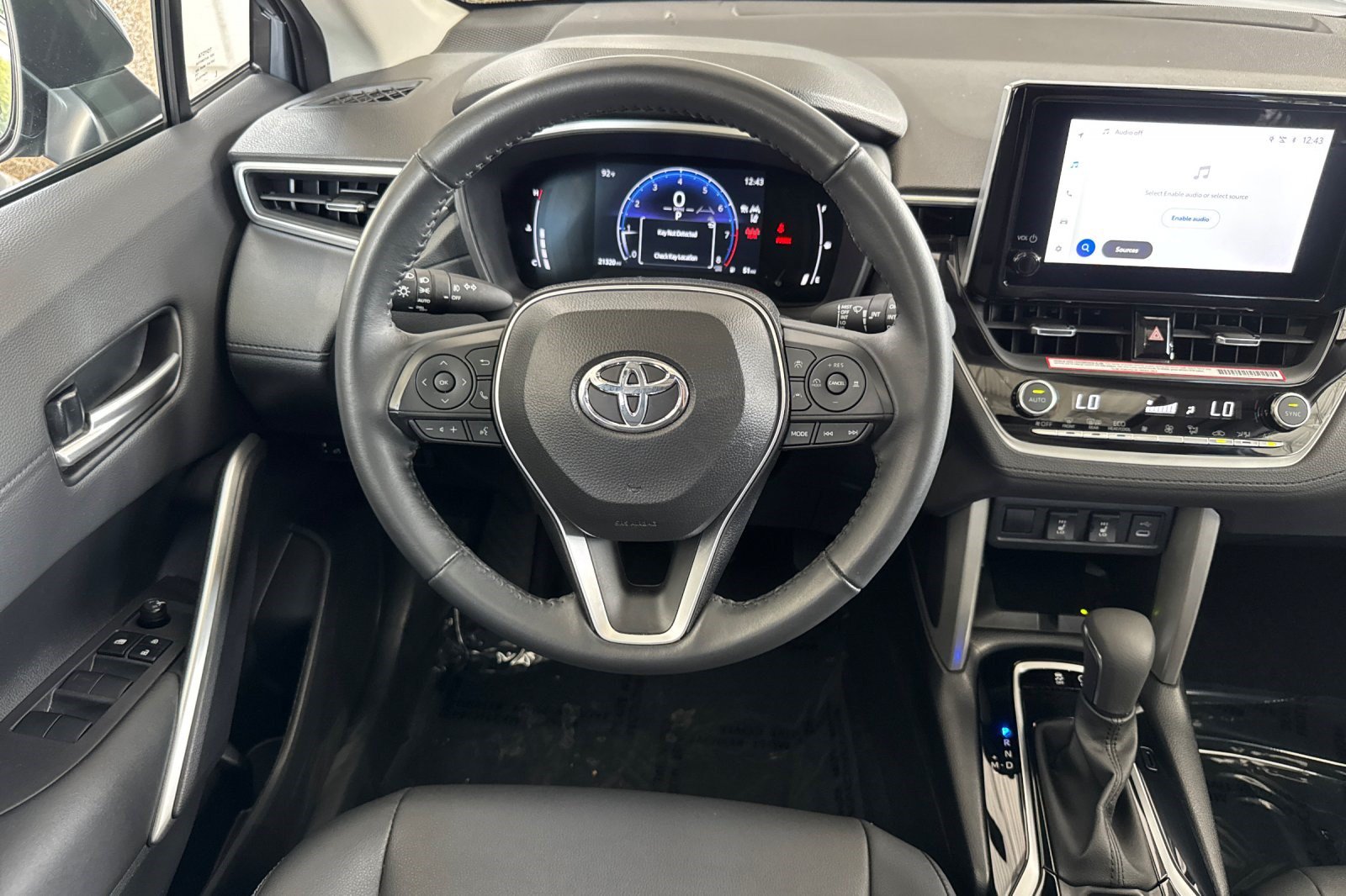 Used 2024 Toyota Corolla Cross XLE w/ Convenience Package AWD/4WD image 18