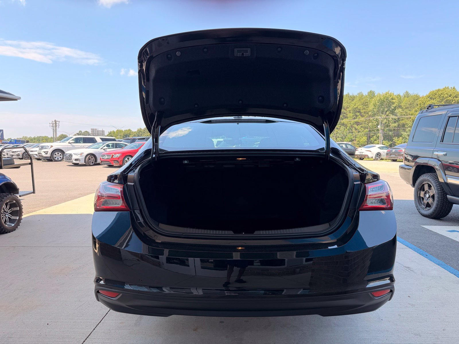 Used 2022 Chevrolet Malibu LT FWD image 38