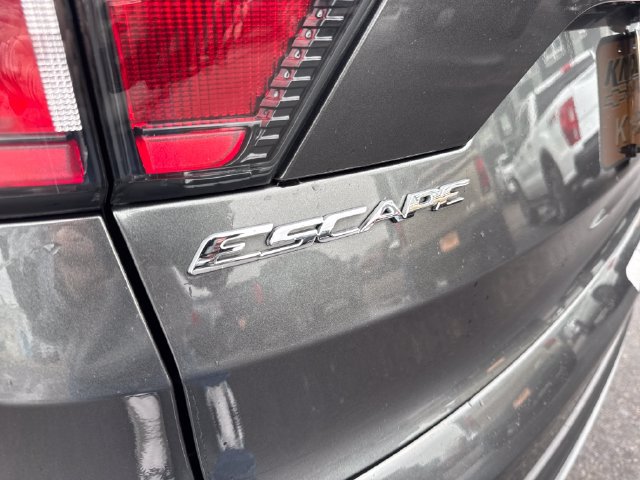 Used 2017 Ford Escape SE w/ Equipment Group 201A AWD/4WD image 31