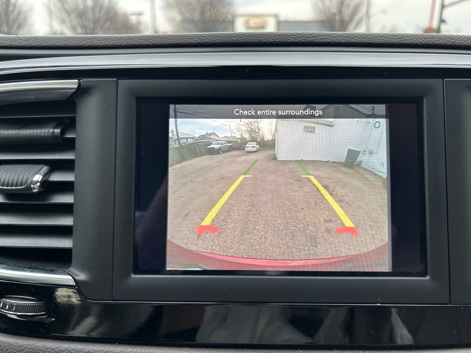 Used 2020 Chrysler Pacifica Touring-L image 21