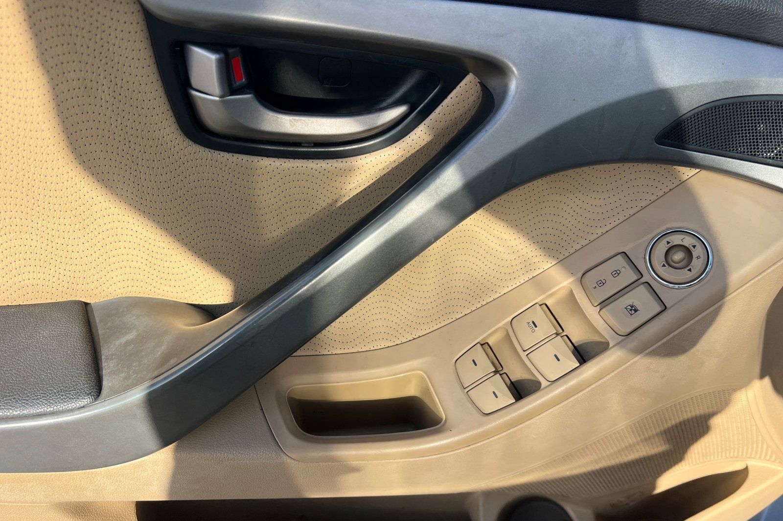 Used 2012 Hyundai Elantra Limited w/ Technology Pkg 5 image 8