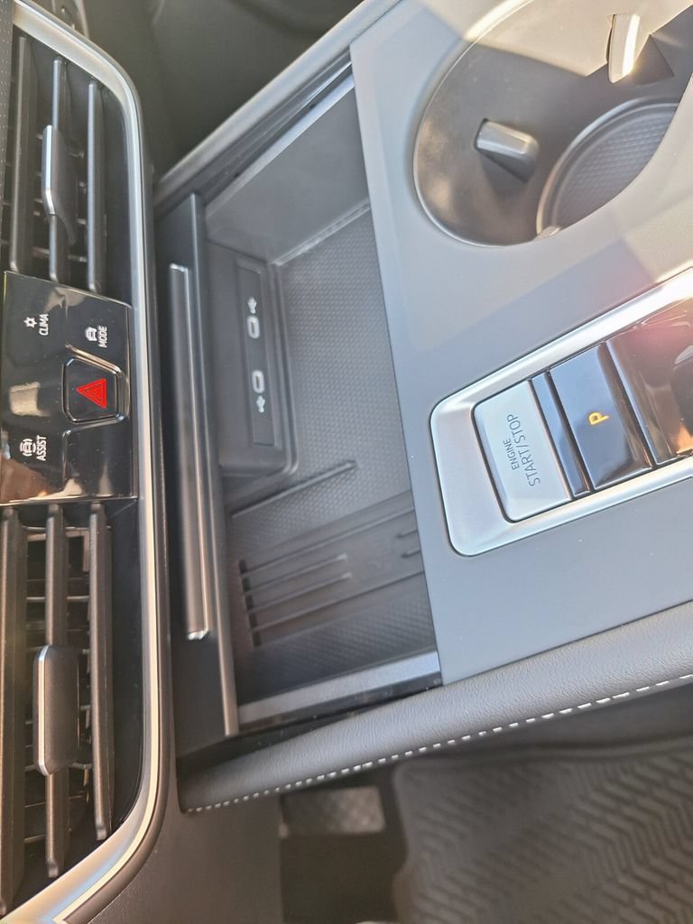 Used 2026 Volkswagen Atlas SE FWD image 14