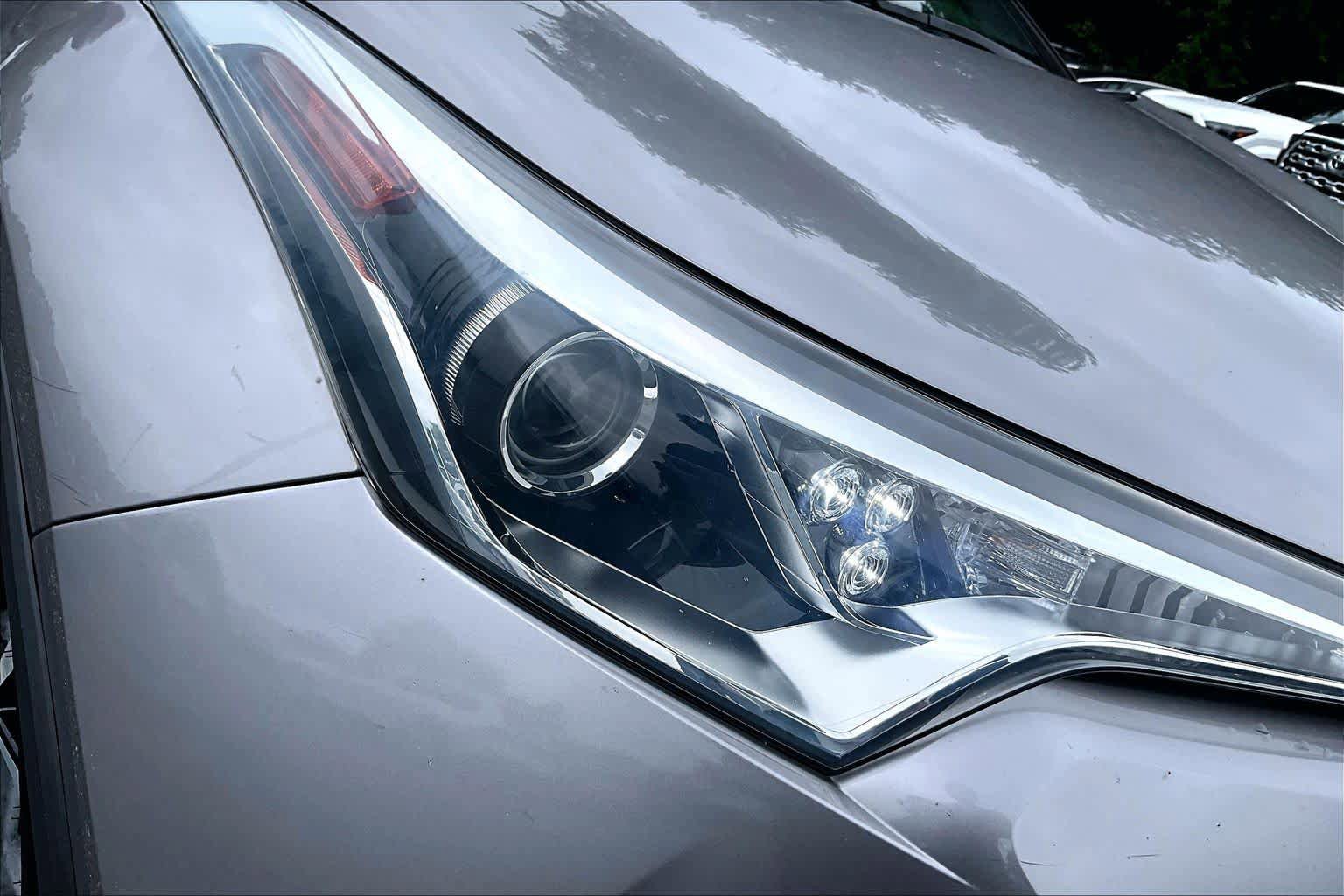 Used 2019 Toyota C-HR XLE FWD image 27
