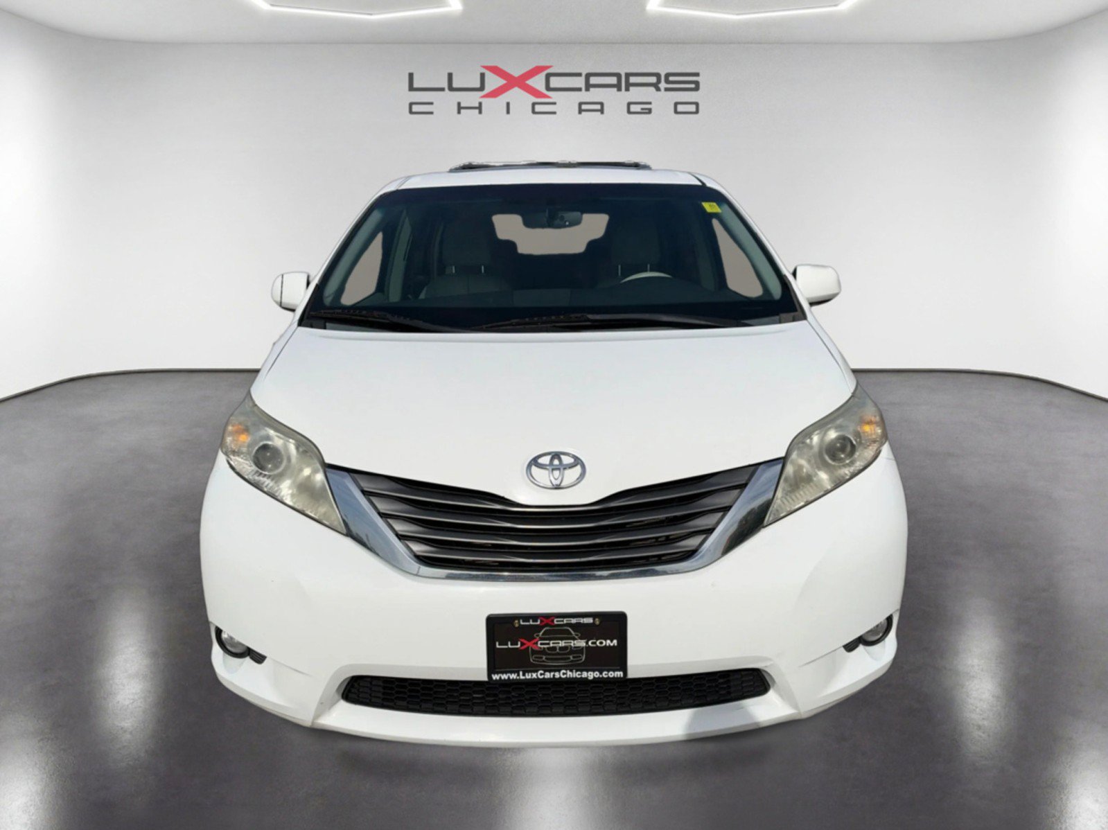 Used 2014 Toyota Sienna XLE FWD image 3