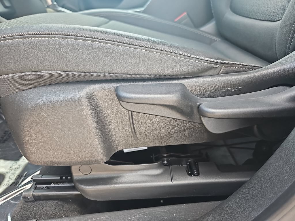 Certified 2025 Buick Encore GX Preferred AWD/4WD image 33