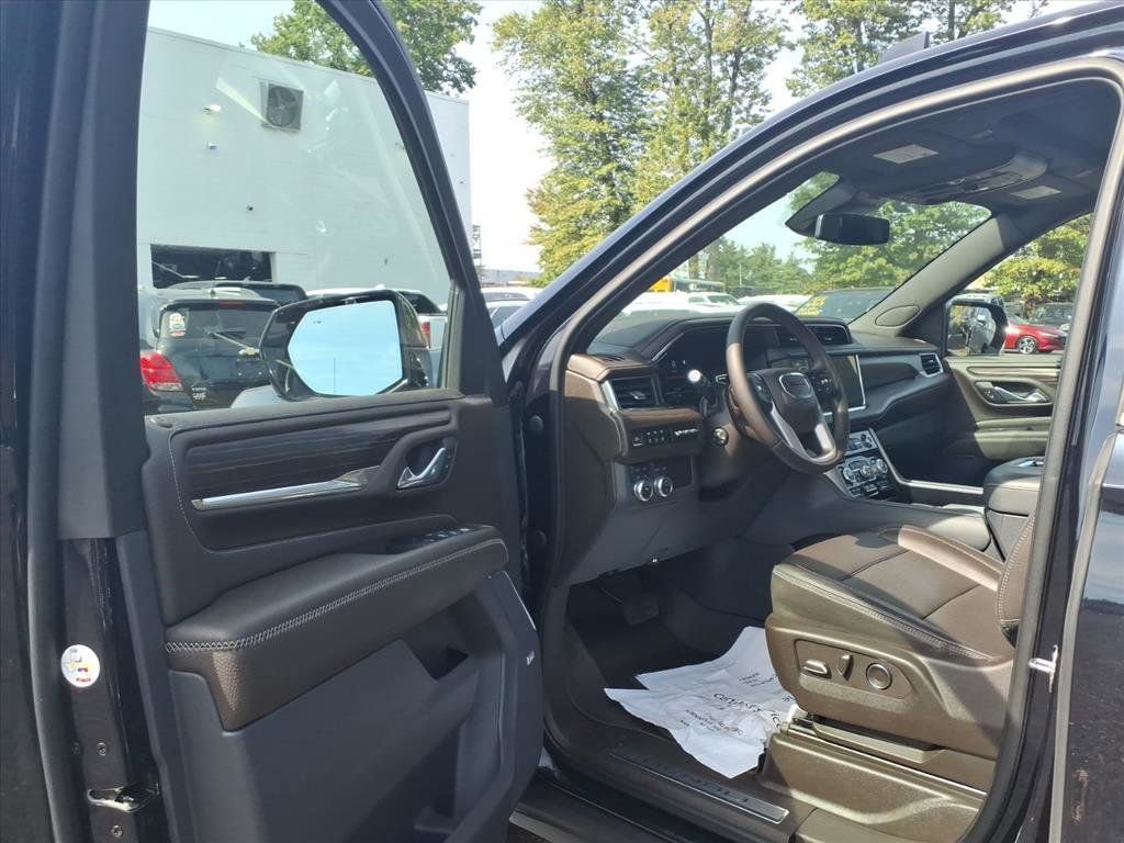 Used 2023 GMC Yukon XL Denali image 8