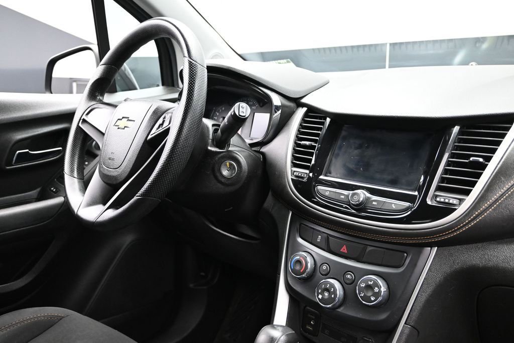 Used 2018 Chevrolet Trax LS FWD image 16