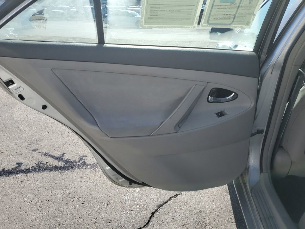 Used 2011 Toyota Camry LE image 24