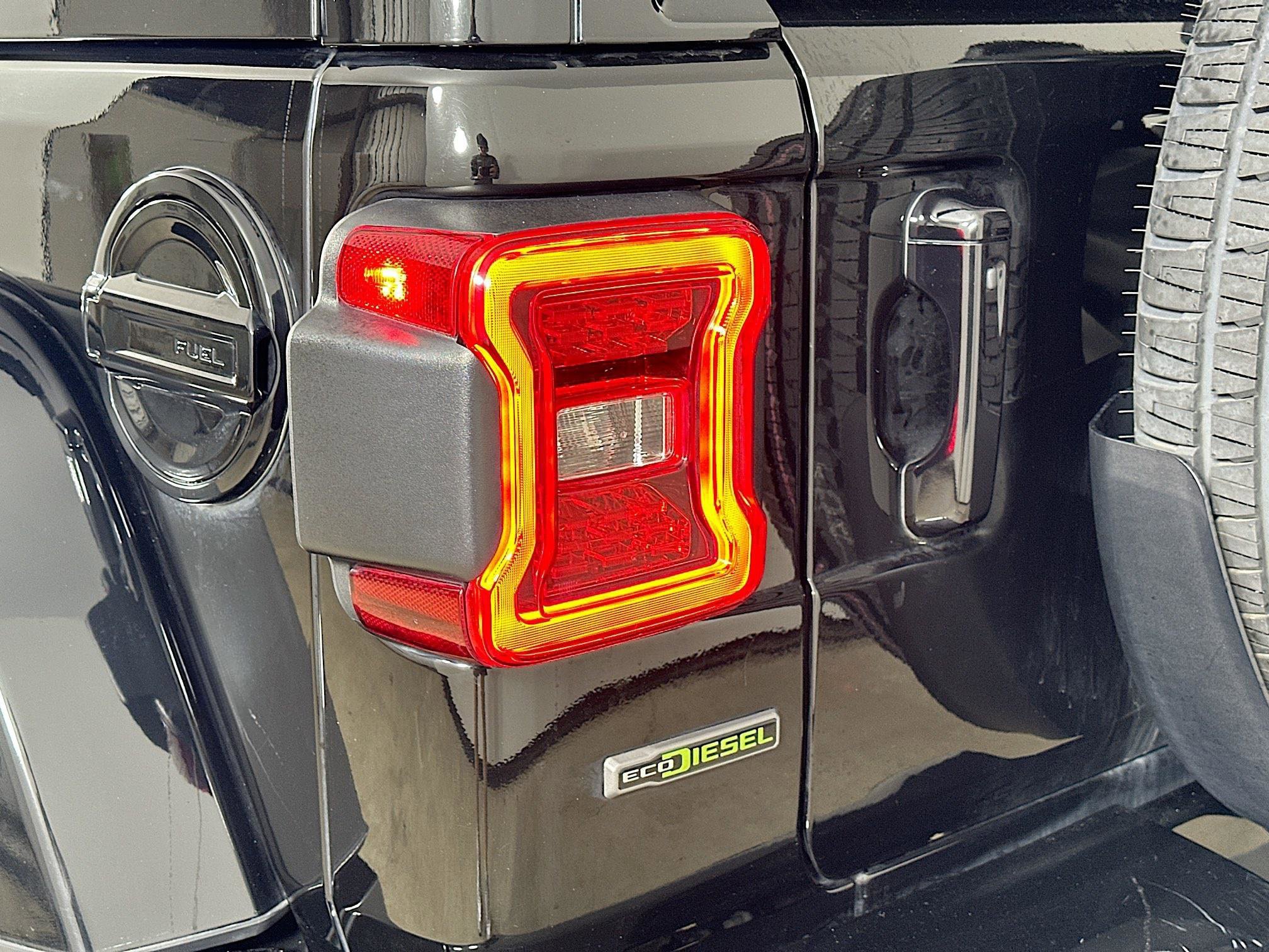 Used 2022 Jeep Wrangler Unlimited Sahara AWD/4WD image 40